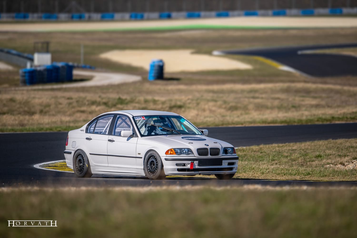 BMW E46 320i versenyautó kanyarban